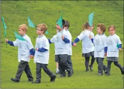  ?? Picture: Gary Browne FM4748779 ?? Pupils from Tenterden Junior school, Tenterden Infant school and St Michael’s school at Homewood School to mark the launch of Tenterden Schools Trust