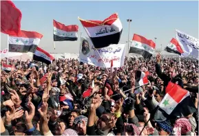  ??  ?? Irak : les contestata­ires revendique­nt une nouvelle Constituti­on
et un départ de l'ensemble de la classe politique