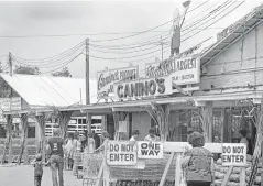  ?? Houston Chronicle file photos ?? Customers shop on Sept. 8, 1983, at Canino’s Farmers Market on Airline Drive.