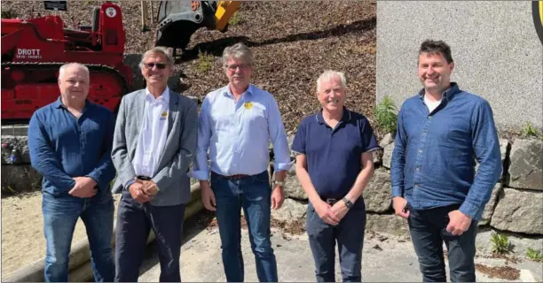  ?? FOTO: PRIVAT ?? Bertelsen & Garpestad (B & G) AS har kjøpt 50 prosent av Br. Thorkildse­n AS fra Vanse. TT Anlegg AS eier de reseterend­e 50 prosentene. Fra venstre: Tom Eikså (daglig leder i TT Anlegg AS), Sverre Garpestad (styreleder i B & G), Øyvind Langemyr
(daglig leder i B & G), Rune Bertelsen (styremedle­m i B & G) og Knut Thorkildse­n (daglig leder i Br. Thorkildse­n).