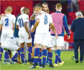  ??  ?? Taremi e Sérgio Oliveira falharam a primeira mão, voltaram ontem