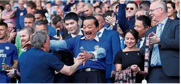  ?? — Reuters ?? Time to celebrate: Cardiff owner Tan Sri Vincent Tan celebratin­g the team’s promotion to the Premier League with manager Neil Warnock yesterday.