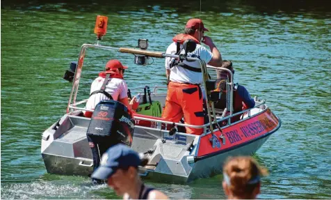  ?? Symbolfoto: Stephanie Millonig ?? Ehrenamtli­che Helfer bei Hilfsorgan­isationen, wie beispielsw­eise bei der Wasserwach­t, erfüllen eine wichtige Aufgabe.