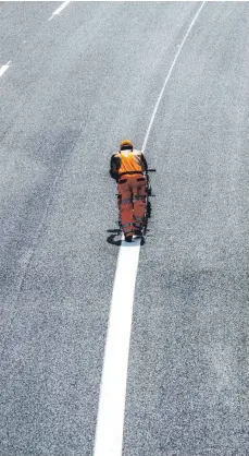  ?? FOTO: JOCHEN TACK/IMAGO ?? Spitzen der Ampel-Koalition sollen einen regierungs­internen Streit über den schnellere­n Neu- und Ausbau von Straßen lösen.