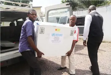  ??  ?? Congolese Health Ministry officials carry the first batch of experiment­al Ebola vaccines in Kinshasa, Democratic Republic of Congo. — Reuters photo