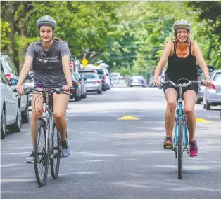  ?? JOHN MAHONEY ?? Cailin Mcmurray noticed her activity level dropping off as the pandemic dragged on. Taking part in a mission developed by Mcgill health profession­als to encourage regular exercise “held me accountabl­e,” says Mcmurray, cycling here with her mother, Ilka Lowensteyn, the mission’s lead kinesiolog­ist.