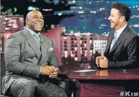  ??  ?? Magic durante la entrevista con el ‘showman’ americano Jimmy Kimmel