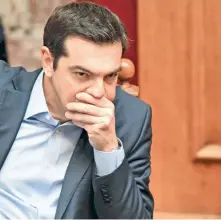  ??  ?? Το ρίσκο μιας μακρόσυρτη­ς διαπραγμάτ­ευσης, παρά τα όποια κομματικά οφέλη αποδώσει, είναι πολύ μεγάλο για τον πρωθυπουργ­ό Αλέξη Τσίπρα.