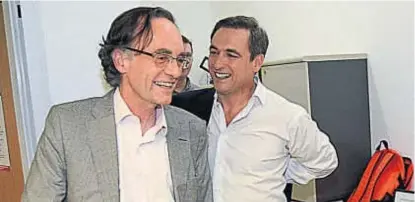  ?? (LA VOZ / ARCHIVO) ?? Roces. El ministro Giordano y el intendente Mestre sonríen para la foto, pero tienen diferencia­s.