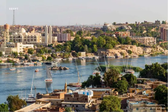  ?? ?? Felucca boats sailing on the River Nile, at Aswan