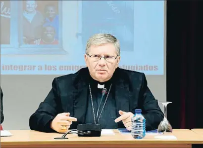  ?? PACO CAMPOS / EFE ?? El bisbe d’Astorga, Juan Antonio Menéndez, en un acte el gener passat