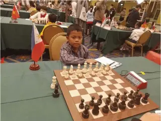  ?? CONTRIBUTE­D PHOTO ?? YOUNG CHAMPION
Bince Rafael Operiano waits for the games to begin at the Eastern Asia Youth Chess Championsh­ip, held on Nov. 14 and 13, 2022 in Bangkok, Thailand, as his father, Ben Operiano, takes a photo of him.