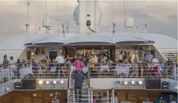  ?? DAVE HAMILTON PHOTOS ?? Guests delight in an elegant top-deck barbecue the last night aboard Star Breeze.