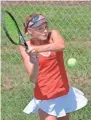  ?? DAVE KALLMANN / MILWAUKEE JOURNAL SENTINEL ?? Andie Weise helped Homestead capture the girls team tennis title on Saturday in Madison.