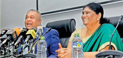 ??  ?? All's not well that ends well: Finance Minister Mangala Samaraweer­a addressing a news conference together with the reinstated Customs Director General, Sarojini Charles