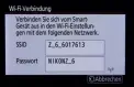  ??  ?? Manuell verbinden
Zum Öffnen des Kamera-WLANs über die Netzwerkei­nstellunge­n des Smartphone­s blendet die Kamera WLAN-Namen und Passwort ein.