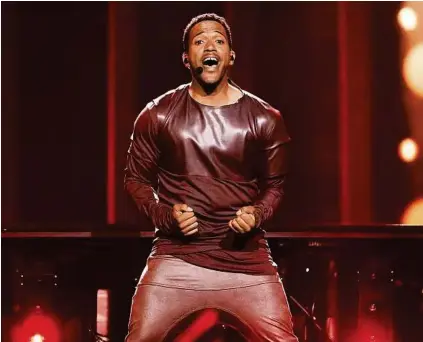  ??  ?? Geschafft: Österreich­s Cesár Sampson sang sich mit „Nobody But You“ins Song-contest-finale