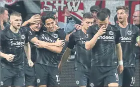  ?? FOTO: GETTY IMAGES ?? La alegría del Eintracht Frankfurt Jovic y sus compañeros, en semifinale­s