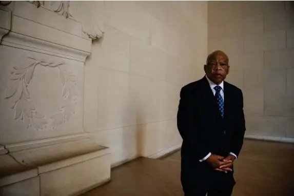  ?? (Washington Post) ?? Lewis at the Lincoln Memorial in Washington in 2013