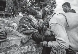  ??  ?? Johenny Sanchez, who came from Venezuela, breaks down after crossing the Rio Grande.