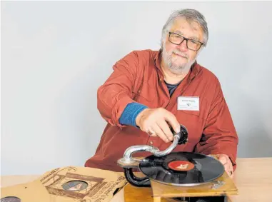  ?? PHOTO / MEAD NORTON ?? Chriss Taylor with his gramophone at the Rotorua Heritage Road Show.