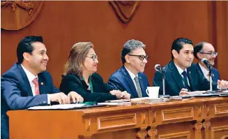  ??  ?? El consejo, presidido por el rector Alfredo Barrera Baca, avaló la distinción.