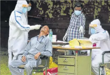  ?? DHEERAJ DHAWAN /FILE PHOTO ?? ■
A medical officer collecting a swab sample for Covid-19 test in Lucknow.