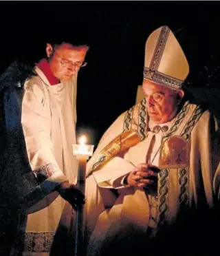  ?? // AFP ?? El Papa Francisco, ayer en la Vigilia Pascual