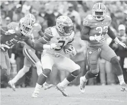  ?? RAINIER EHRHARDT/AP ?? Florida State freshman running back Cam Akers (3) is expected to make his fourth consecutiv­e start for the Seminoles against Delaware State on Saturday.