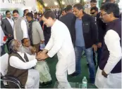  ?? — PTI ?? Congress leader Rahul Gandhi meets former chief minister of Jharkhand and JMM supremo Shibu Soren and his wife Rupi Soren during the swearing ceremony of Jharkhand chief minister Hemant Soren in Ranchi on Sunday.