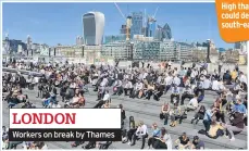  ??  ?? LONDON Workers on break by Thames