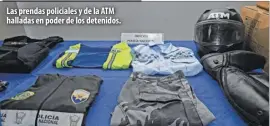  ?? Fotos: Amelia Andrade / EXTRA ?? Las prendas policiales y de la ATM halladas en poder de los detenidos.