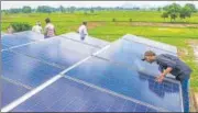  ?? BLOOMBERG ?? An employee inspects solar panels in a Bihar village.