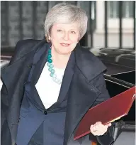  ?? PHOTO AFP ?? Theresa May, hier soir, de retour au 10, Downing Street, après le report du vote.