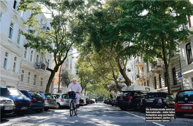  ??  ?? Die Schlüterst­raße wird zur Fahrradstr­aße – dafür fallen Parkplätze weg und Radler haben Vorfahrt, dürfen z.B. nebeneinan­der fahren.