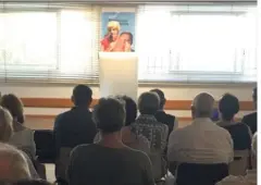  ?? (Photos Cl. C.) ?? « Je serai une députée à plein temps », assure Dominique Fillebeen devant une salle conquise.