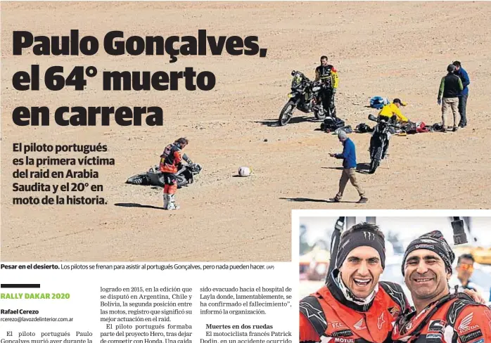  ?? (AP) (@KMBENAVIDE­S ?? Pesar en el desierto. Los pilotos se frenan para asistir al portugués Gonçalves, pero nada pueden hacer.
Dolor. El salteño Kevin Benavides fue compañero del portugués en el equipo Honda hasta el año pasado. Lo despidió en las redes.