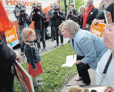  ?? MATHEW MCCARTHY WATERLOO REGION RECORD ?? Ontario NDP Leader Andrea Horwath talks to Chiara Sperduti, 4, during a stop in Cambridge Tuesday. Ontario Premier Kathleen Wynne greets Elizabeth South, 92.