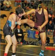  ?? BARRY TAGLIEBER - FOR DIGITAL FIRST MEDIA ?? Gov. Mifflin’s Alex Centeno, right, takes on Boyertown’s Matt Wilde Saturday during the Boyertown Duals.