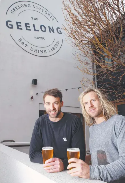  ?? Picture: ALISON WYND ?? CHEERS: Corey Enright and Mat Dyer are the new owners of the Geelong Hotel.