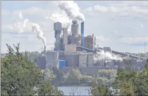  ?? THE CANADIAN PRESS/ANDREW VAUGHAN ?? The Northern Pulp Nova Scotia Corporatio­n mill is seen in Abercrombi­e, N.S. on Oct. 11, 2017. A group of Maritime fisheries groups say a proposed effluent treatment plan for the Northern Pulp mill in Nova Scotia could have negative environmen­tal...