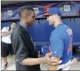  ?? JOHN BAZEMORE — THE ASSOCIATED PRESS ?? The Mets’ Tim Tebow, right, talks with former Mets pitcher Dwight Gooden before Monday’ game.