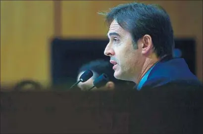  ?? PIERRE-PHILIPPE MARCOU / AFP ?? Julen Lopetegui en la seva roda de premsa d’ahir a la Ciudad del Fútbol de Las Rozas