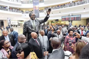  ?? PICTURE: GCIS ?? STANDING TALL: President Jacob Zuma unveils a statue of one of the most celebrated liberation Struggle icons, Oliver Reginald Tambo at the OR Tambo Internatio­nal Airport in Gauteng.