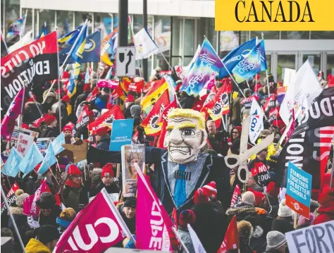  ?? TIJANA MARTIN/ THE CANADIAN PRESS ?? Members of the Ontario Federation of Labour protest outside the Scotiabank Convention Centre during the
Ontario Progressiv­e Conservati­ve party policy convention in Niagara Falls, Ont., on Saturday.