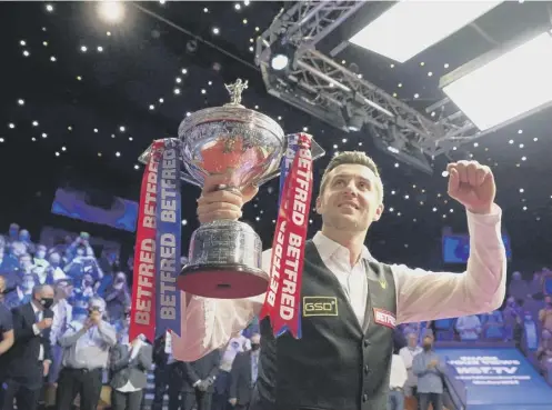  ??  ?? 0 England’s Mark Selby parades his trophy after winning the Betfred World Snooker Championsh­ip at The Crucible for the fourth time