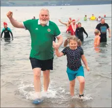  ?? KC_c02dipford­osh03 ?? Nigel Ferguson and his daughter Sunny were all smiles after completing the dip.