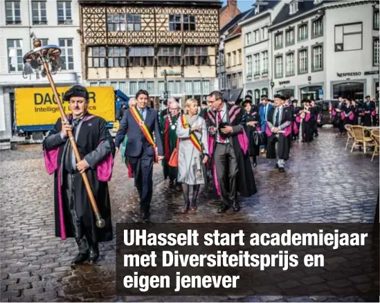  ?? FOTO SVEN DILLEN ?? Traditiege­trouw ging de start van het academieja­ar gepaard met de ‘Stoet der Togati’.