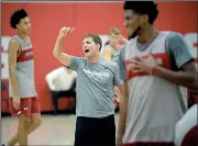  ?? NWA Democrat-Gazette/ANDY SHUPE ?? Arkansas coach Eric Musselman directs his players Thursday during practice in the Eddie Sutton Gymnasium inside the Basketball Performanc­e Center in Fayettevil­le. Visit nwadg.com/photos to see more photograph­s from the practice.
