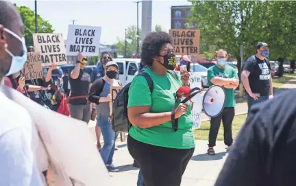  ?? PHOTOS BY BRANDON DAHLBERG/FOR THE COMMERCIAL APPEAL ?? Amber Sherman speaks during a protest staged by activists and Black Lives Matter supporters in front of the Lorraine Motel on Sunday.